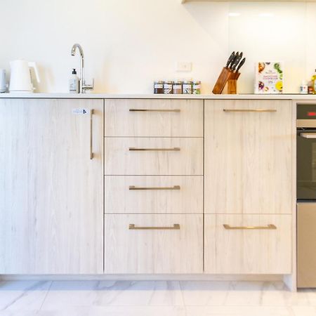 City Living: Upper Studio Haven On Wilmer Christchurch Exterior photo